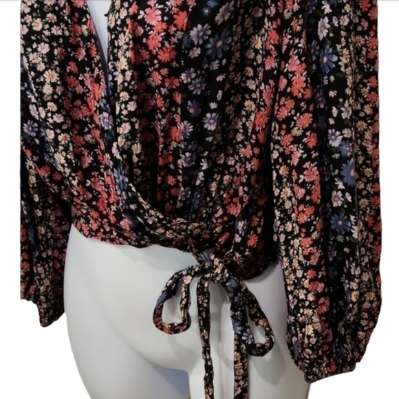 American Eagle Floral Balloon Sleeve Wrap Top - Picture 6 of 8